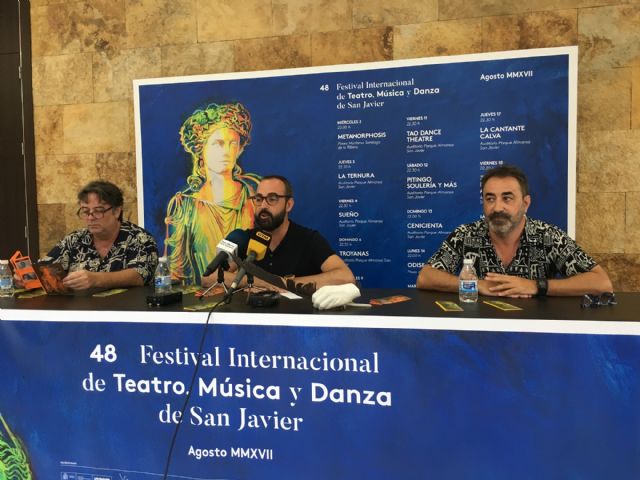 El director Andrés Lima presentó 'Sueño', 'una comedia muy trágica' con la que arrancará el 48 Festival Internacional de Teatro, Música y Danza de San Javier
