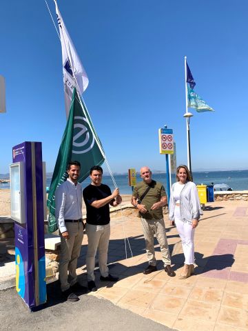 Un total de 25 banderas, 11 'Q' de Calidad , 11 'S' de Sostenibilidad y 3 banderas azules , ondearán este verano en las playas de San Javier