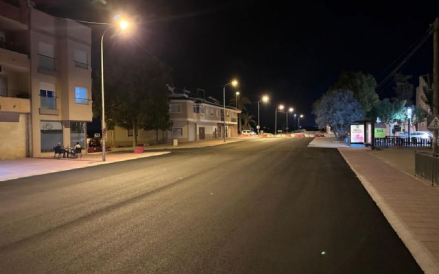 La avenida principal de Pozo Aledo es asfaltada y sus aceras renovadas